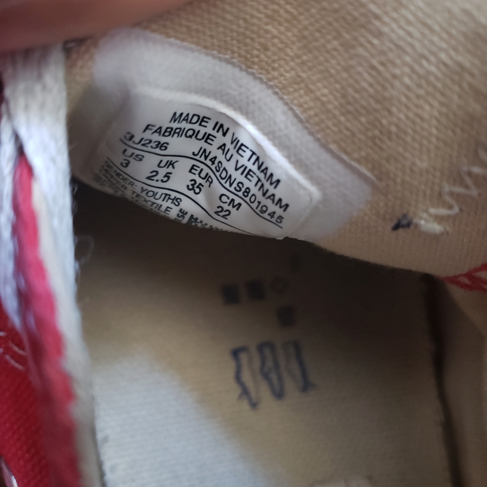 Red & White Pre-owned Converse - Picture 4 of 8